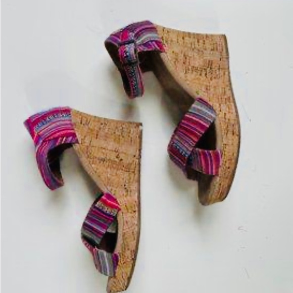 WOMEN WEDGE TOMS - Picture 3 of 3